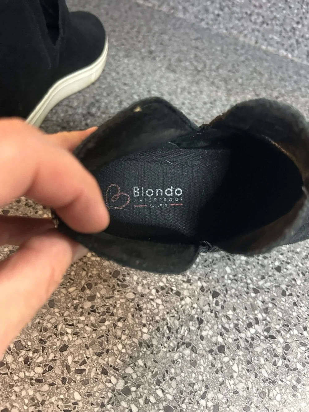 Blondo black suede